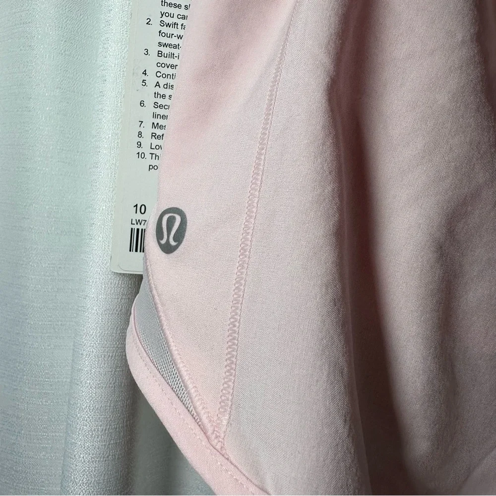 NEW Lululemon Women’s Hotty Hot Shorts 2.5 LR Strawberry Milkshake Sz 10 Running